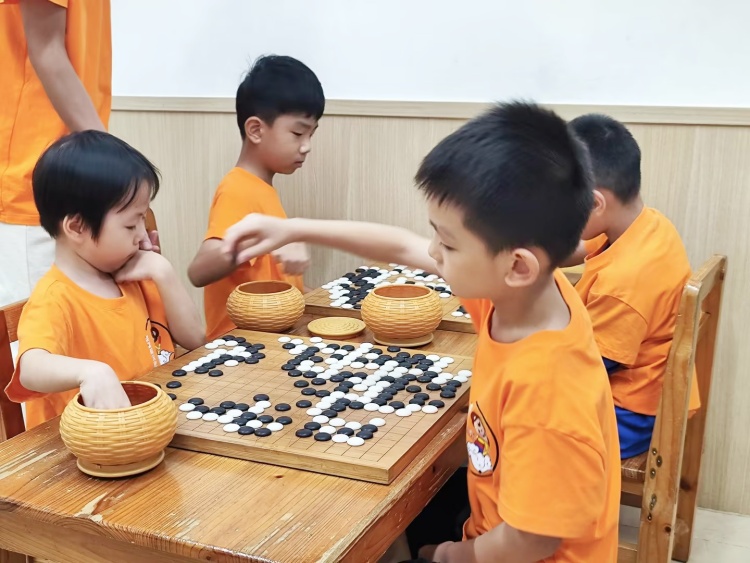 在棋盤上，執(zhí)掌風云變化的小棋手_副本.jpg
