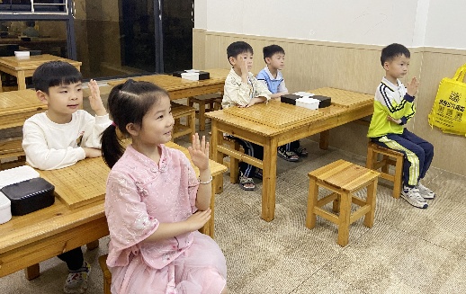 小棋手上起課來非常投入，勤奮認真的你，必定收到累累的碩果_副本.jpg